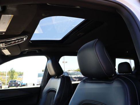 Used 2024 Jeep Grand Cherokee L Altitude image 23