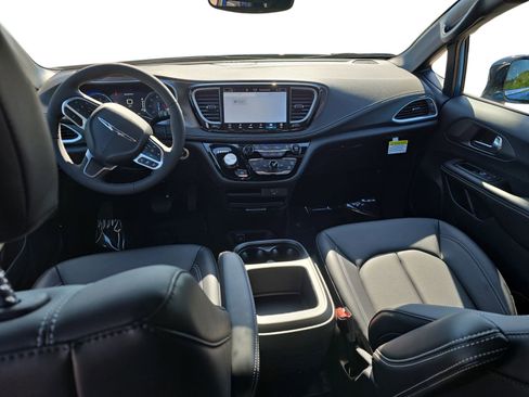 New 2026 Chrysler Pacifica Select FWD image 9