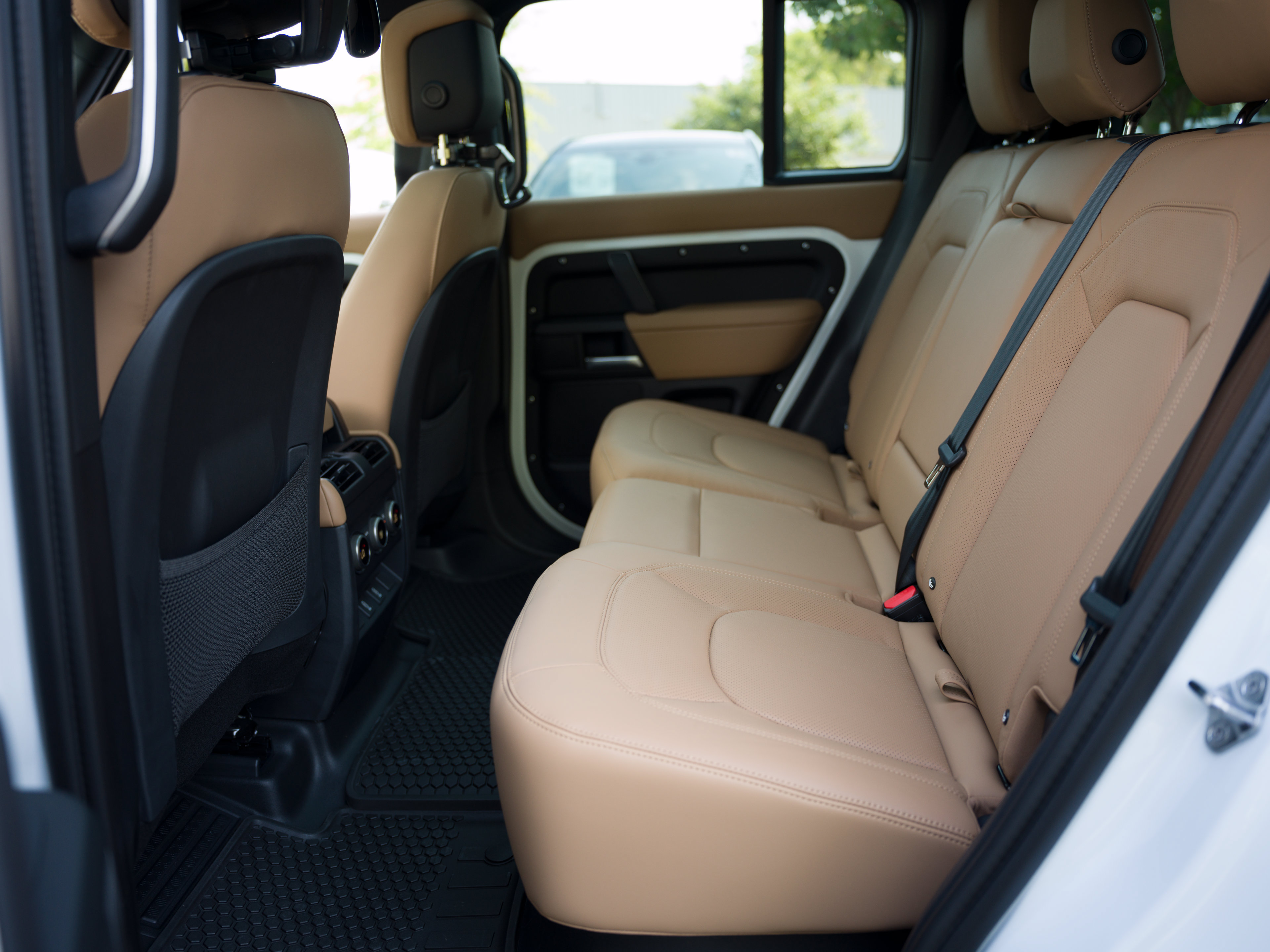 New 2026 Land Rover Defender 110 X-Dynamic SE AWD/4WD image 31