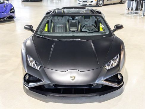 Used 2022 Lamborghini Huracan EVO RWD image 9