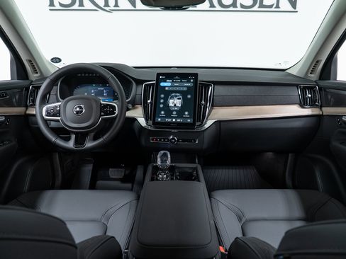 New 2026 Volvo XC90 B6 Plus w/ Protection Package Premier image 15