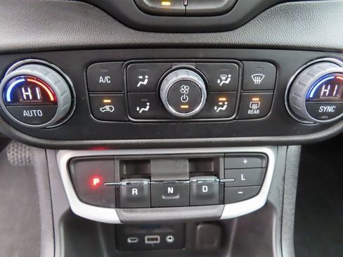 Certified 2023 GMC Terrain SLT image 27