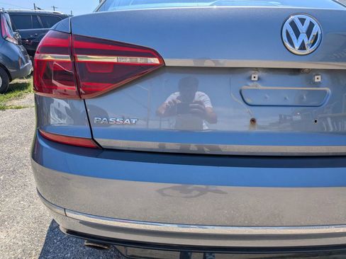 Used 2018 Volkswagen Passat 2.0T R-Line FWD image 14