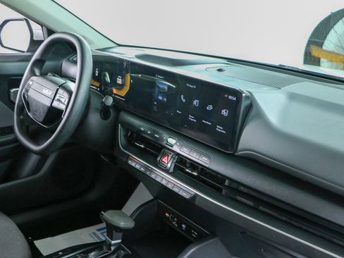 Used 2025 Kia K4 FWD image 25