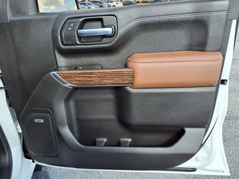 Used 2019 Chevrolet Silverado 1500 High Country w/ Technology Package image 15