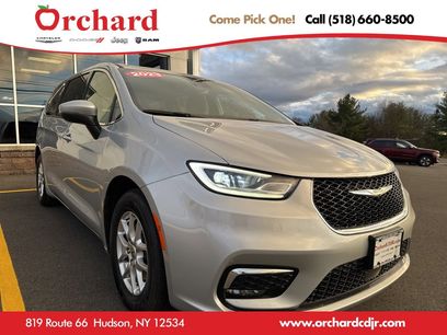 Used 2023 Chrysler Pacifica Touring