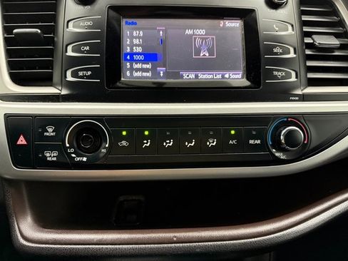 Used 2015 Toyota Highlander LE image 17