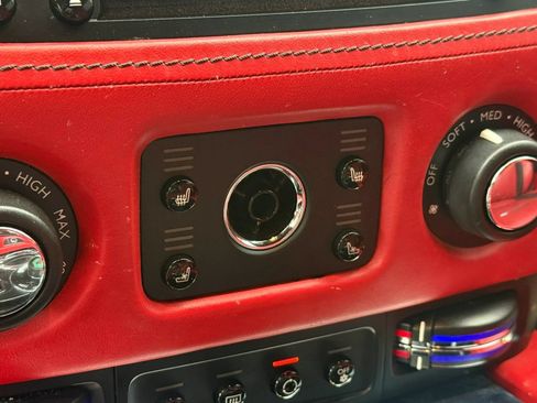 Used 2018 Rolls-Royce Dawn RWD image 24