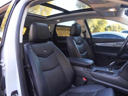 Used 2018 Cadillac XT5 Luxury w/ LPO, Black Ice Package image 31