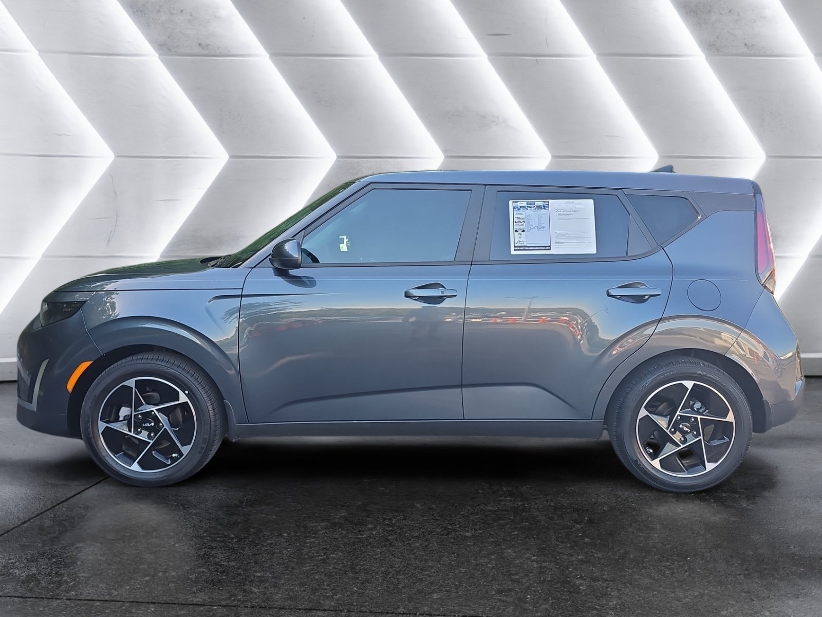 Used 2025 Kia Soul EX FWD image 2