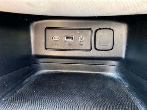 Used 2021 Chevrolet Equinox LS w/ LS Convenience Package FWD image 16