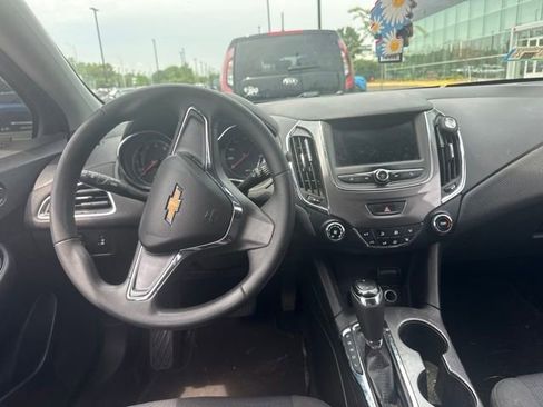 Used 2019 Chevrolet Cruze LS FWD image 10