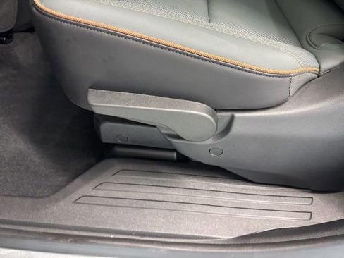 Used 2025 GMC Acadia AT4 image 25