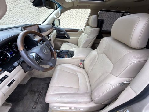 Used 2017 Lexus LX 570 4WD w/ Luxury Package image 18