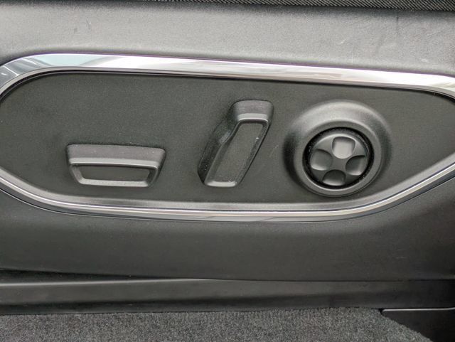 Certified 2022 Jeep Wagoneer Series III w/ Premium Group I AWD/4WD image 16