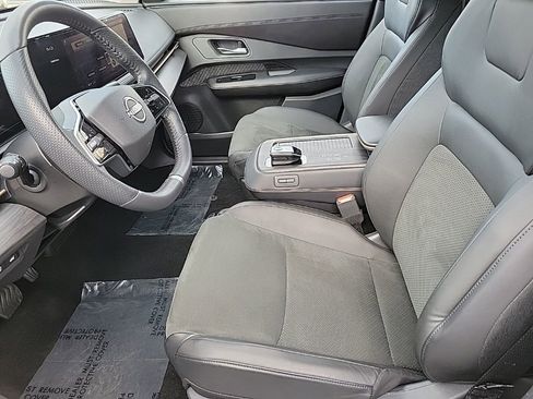 Used 2023 Nissan Ariya FWD image 11