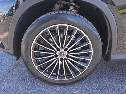 Certified 2025 Mercedes-Benz GLC 300 GLC 300 image 9