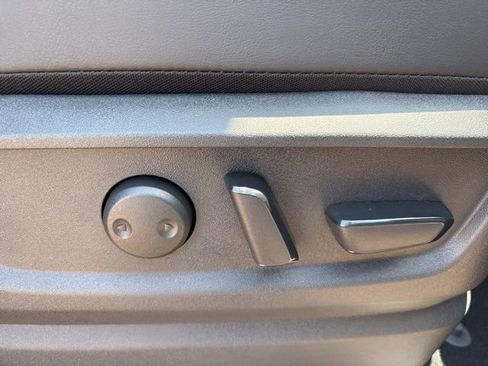 New 2025 Nissan Armada SL w/ Captain's Chari Seat Package image 23