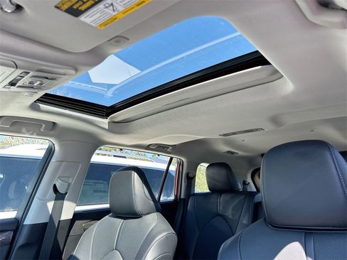 Used 2023 Toyota Highlander Limited image 28