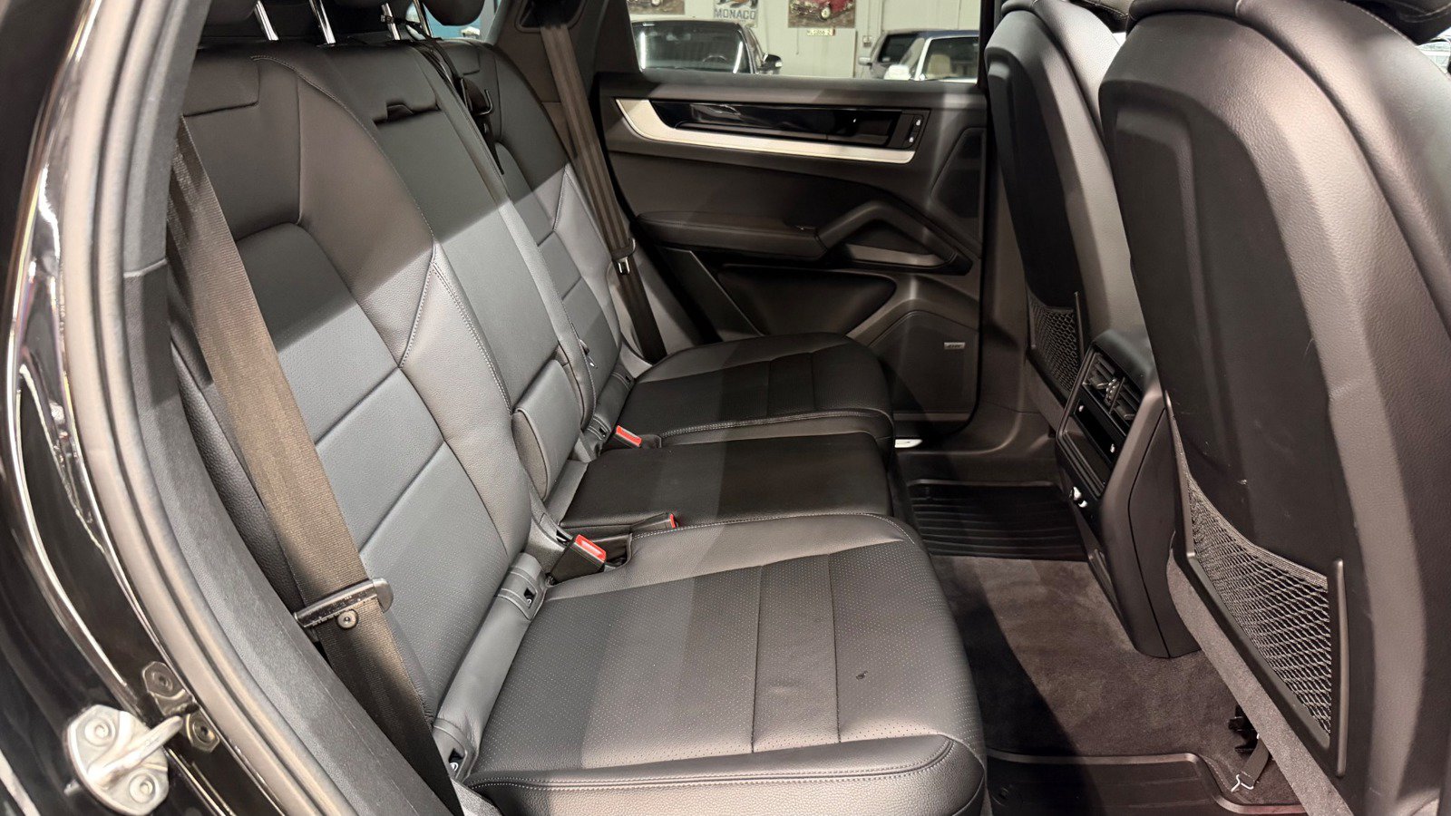 Used 2024 Porsche Cayenne AWD/4WD image 32
