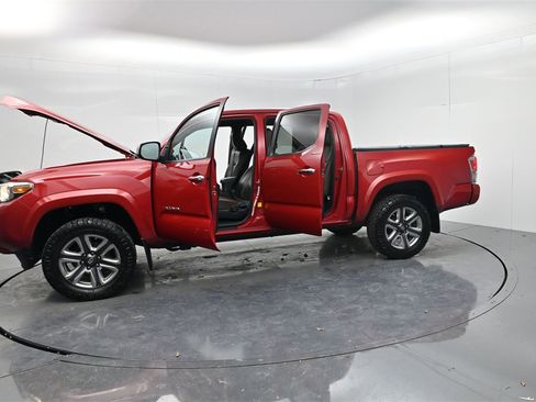 Used 2019 Toyota Tacoma Limited image 58
