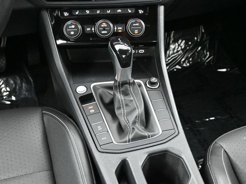 Used 2024 Volkswagen Jetta SE FWD image 16