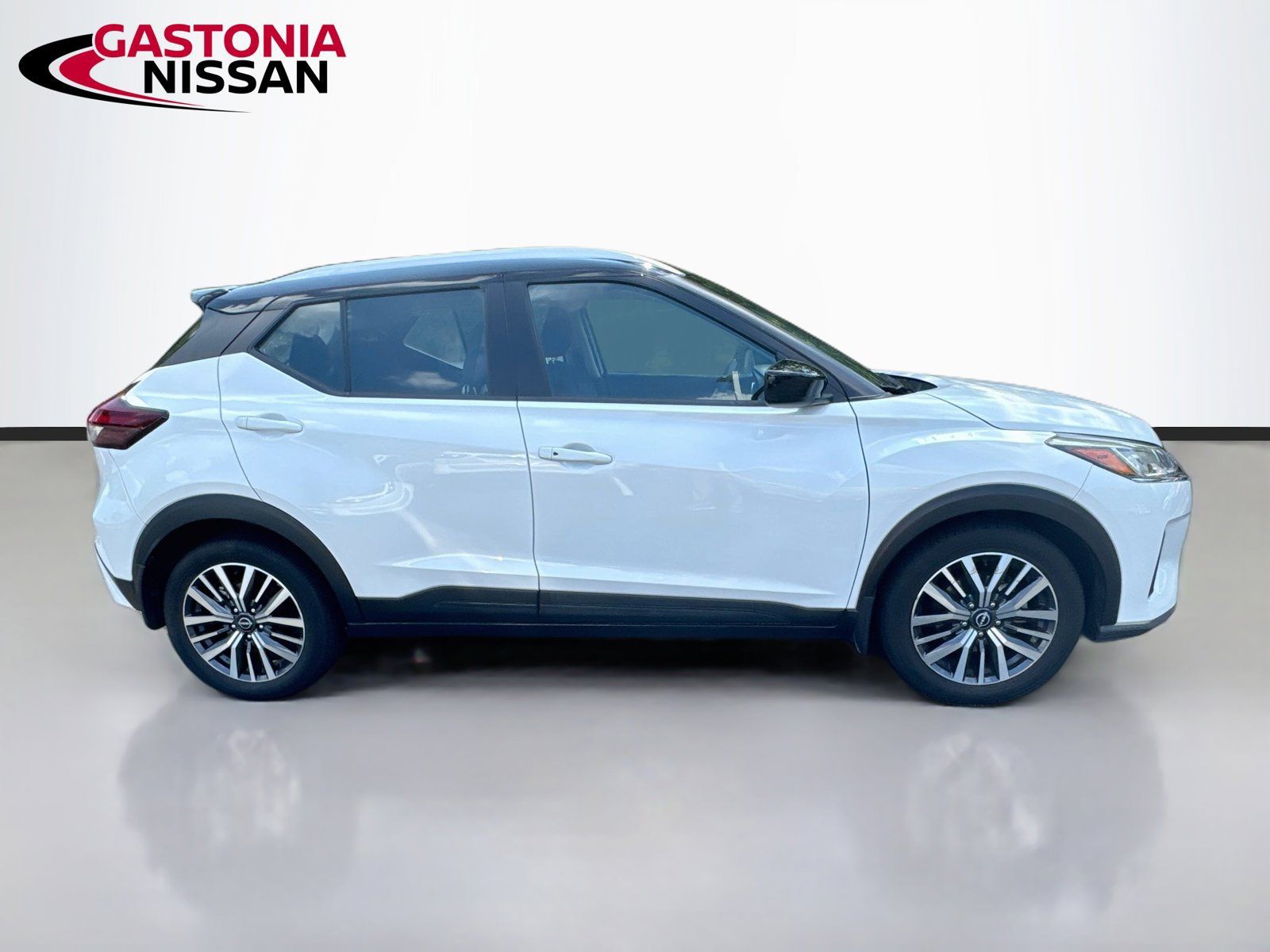 Used 2023 Nissan Kicks SV FWD image 10