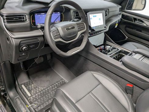 New 2025 Jeep Wagoneer Series III w/ Premium Group I image 10