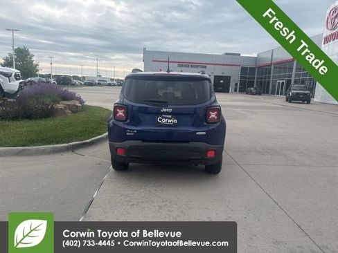 Used 2016 Jeep Renegade Latitude w/ Cold Weather Group AWD/4WD image 5
