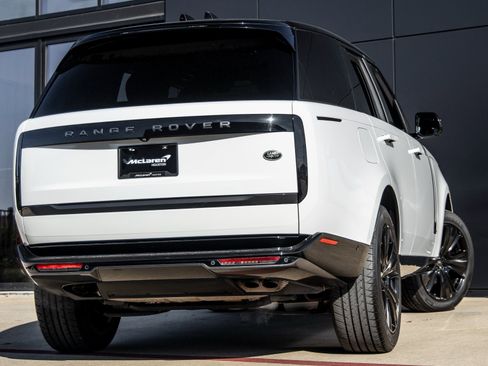 Used 2023 Land Rover Range Rover Autobiography image 8