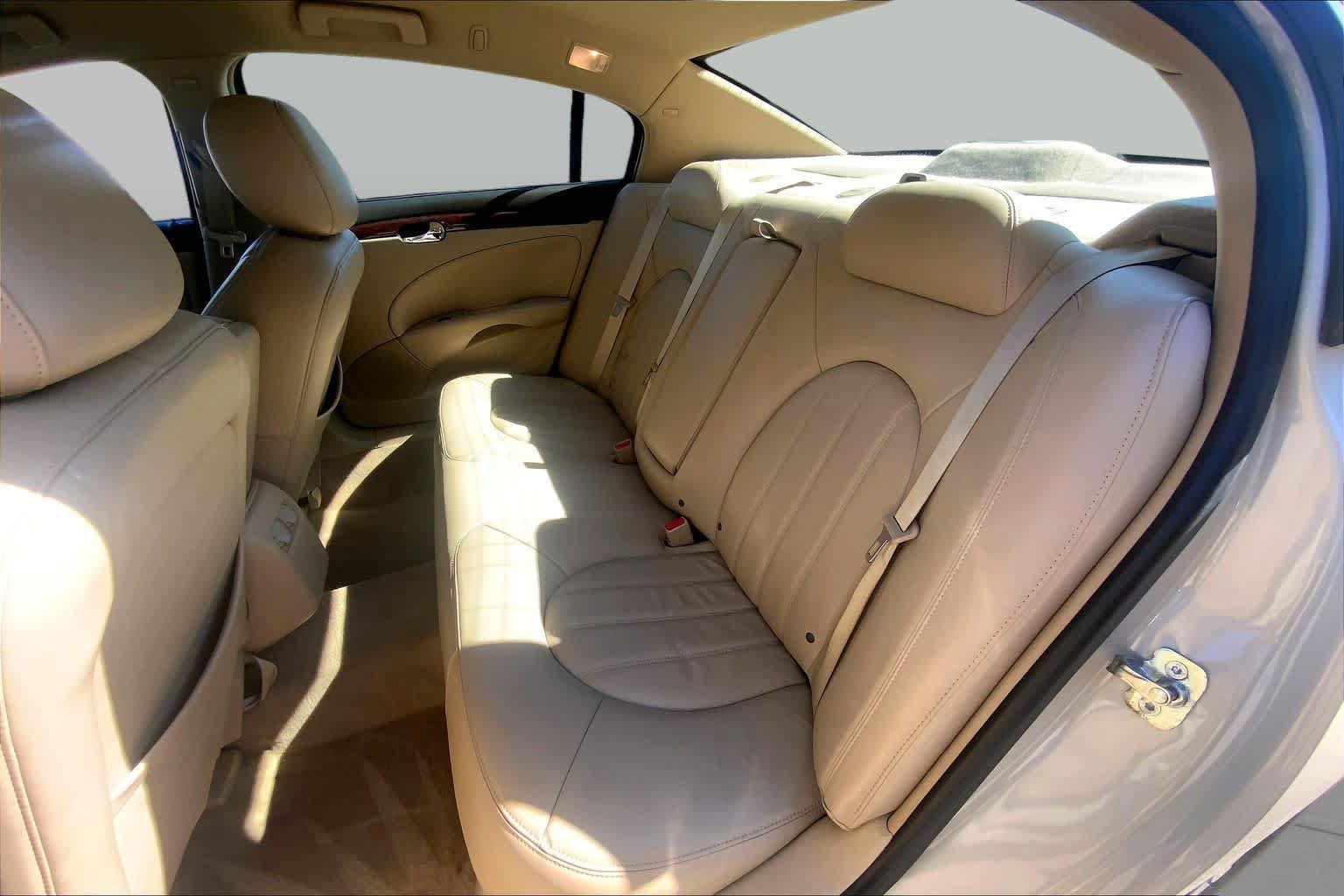 Used 2010 Buick Lucerne CXL FWD image 18