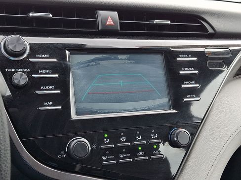 Used 2019 Toyota Camry LE FWD image 18