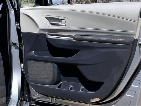 Used 2024 Toyota Sienna XLE FWD image 46