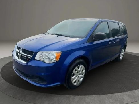 Used 2018 Dodge Grand Caravan SE w/ UConnect Hands-Free Group FWD image 3