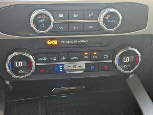 Used 2022 Ford F450 Platinum w/ FX4 Off-Road Package image 23