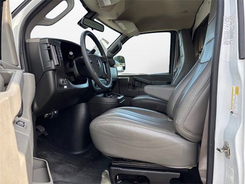 Used 2022 GMC Savana 3500 w/ Power Convenience Package image 9