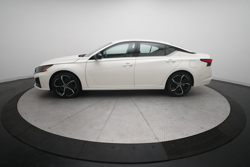 Used 2024 Nissan Altima 2.5 SR FWD image 23