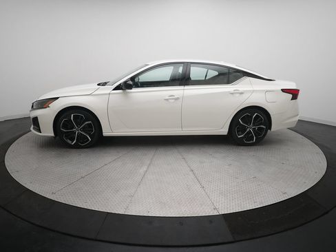 Used 2024 Nissan Altima 2.5 SR FWD image 23