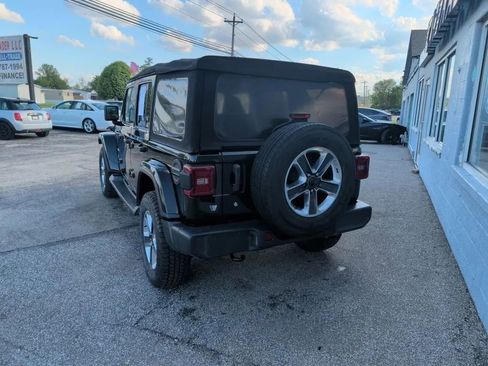 Used 2018 Jeep Wrangler Unlimited Sahara w/ LED Lighting Group AWD/4WD image 7