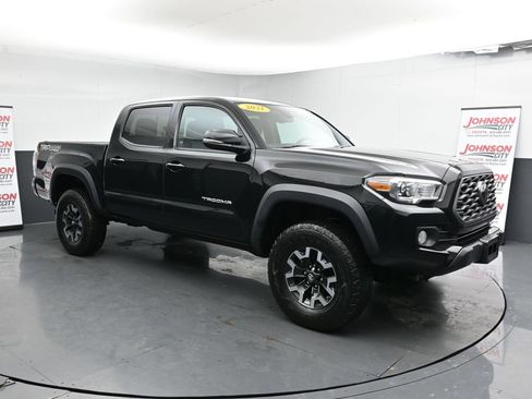 Used 2021 Toyota Tacoma TRD Off-Road image 2