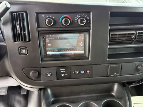 Used 2018 Chevrolet Express 2500 image 23