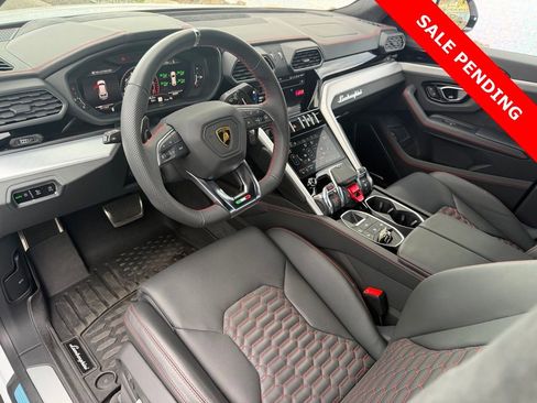 Used 2022 Lamborghini Urus image 11