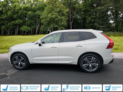 Used 2019 Volvo XC60 T6 Momentum w/ Premium Package