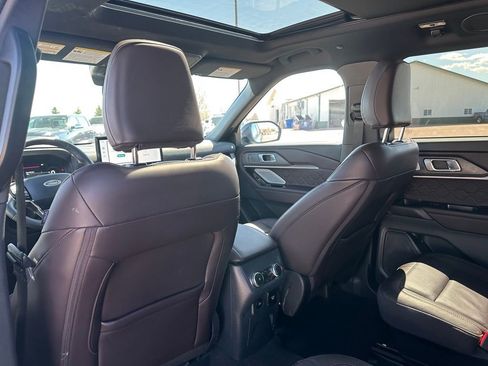 Used 2025 Ford Explorer Platinum w/ LUX Leather Package image 22