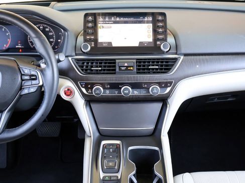 Used 2018 Honda Accord Touring image 17