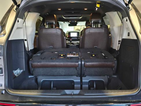 Used 2023 Toyota Sienna Platinum AWD/4WD image 15