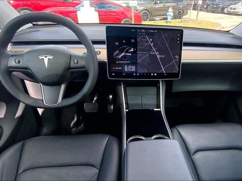 Used 2021 Tesla Model Y Long Range image 14