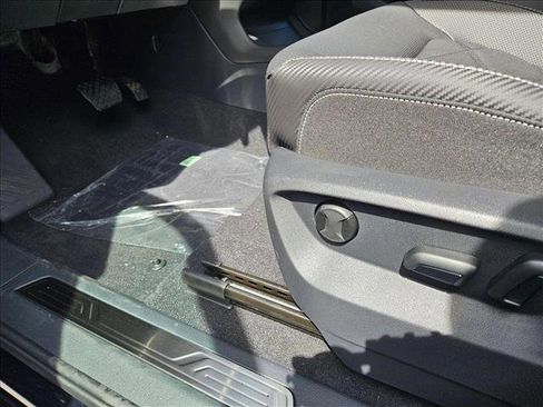 New 2025 Volkswagen Atlas Cross Sport SE image 4