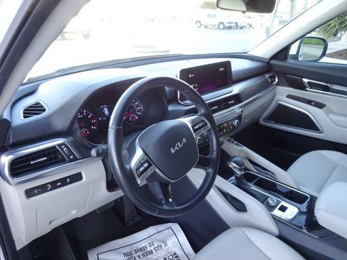 Used 2022 Kia Telluride S FWD image 12