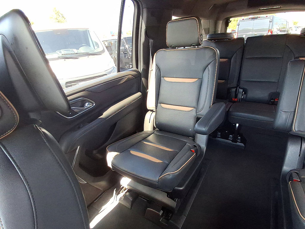 Used 2023 GMC Yukon XL AT4 AWD/4WD image 12